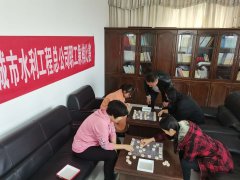 象棋文化是中華民族文化的結(jié)晶，至今仍放射出熠熠奇光，為現(xiàn)代人所喜愛，在全國各地廣為流傳，被人們譽之為國粹。為促進(jìn)公司的精神文明建設(shè)，豐富職工們的文化生活，我公司特